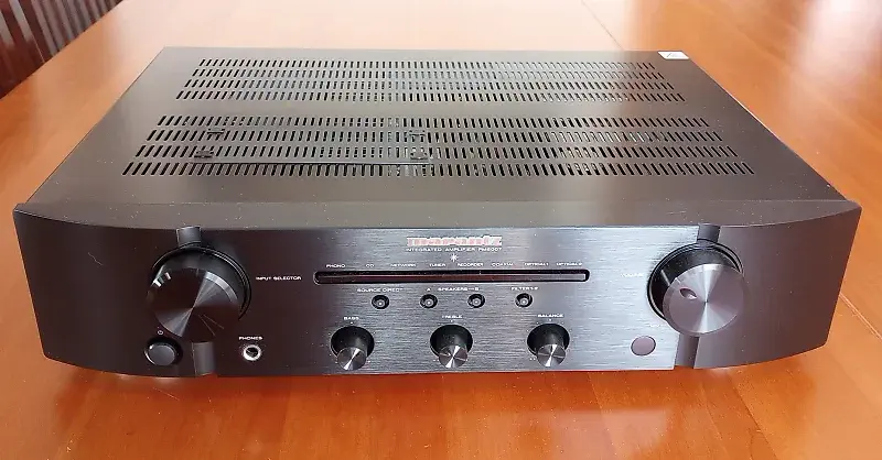 Marantz PM6007 amplifier front top view.