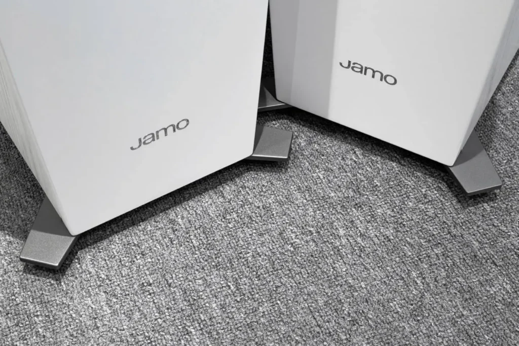 Close view of Jamo C 97 II Floorstanding Speakers